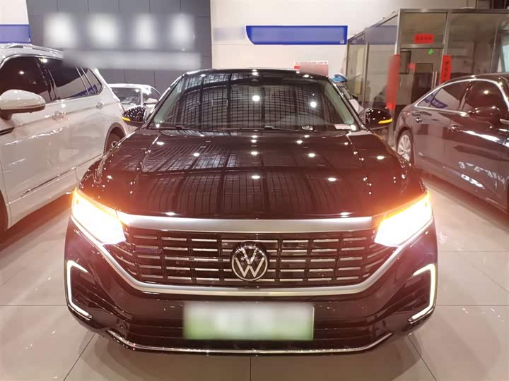 Фото 3 - Volkswagen Passat Hybrid