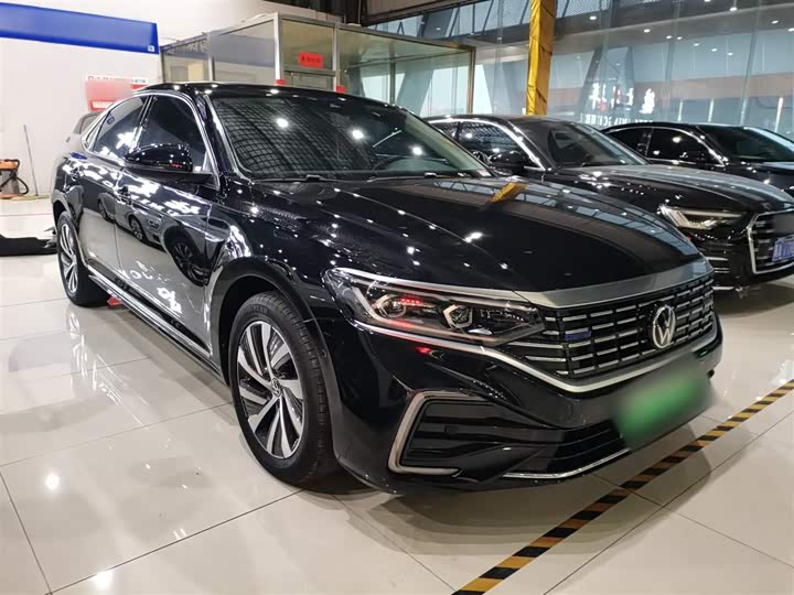 Фото 4 - Volkswagen Passat Hybrid