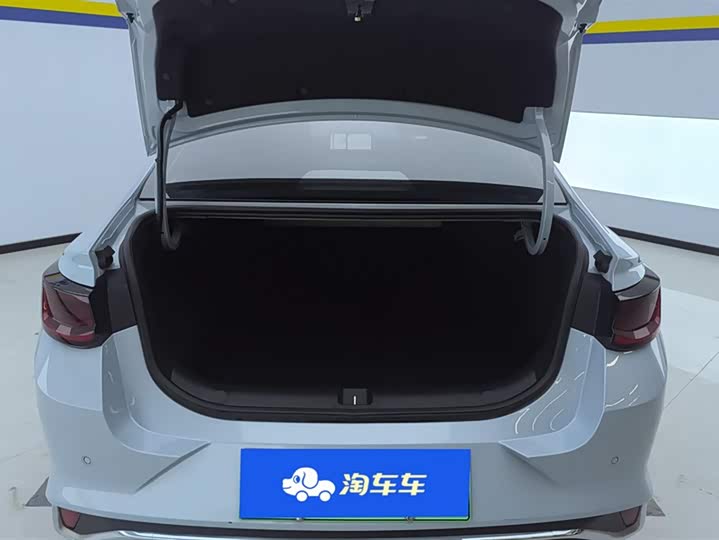 Фото 4 - Geely Emgrand L Hi·P Hybrid