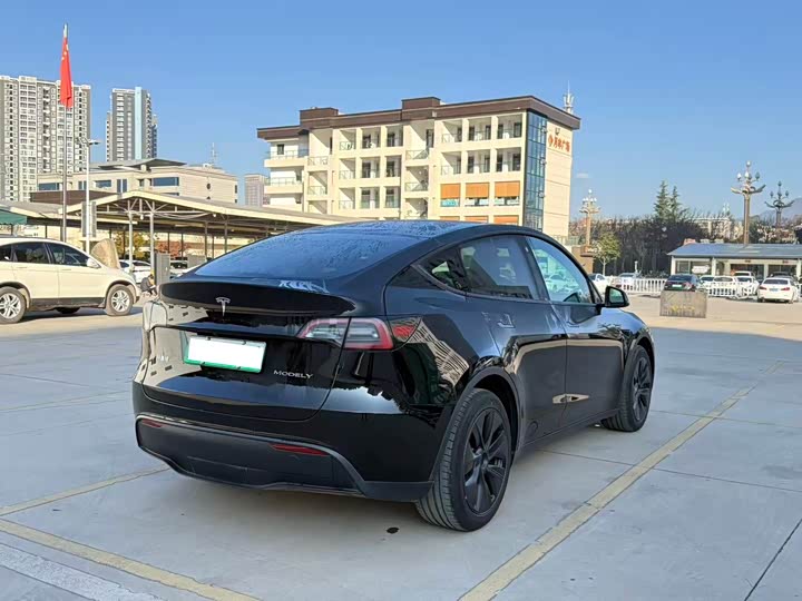 Фото 6 - Tesla Model Y