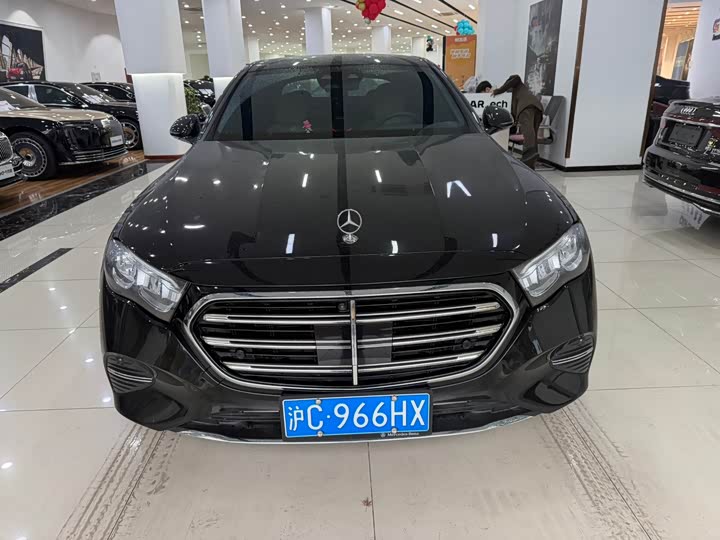 Фото 2 - Mercedes-Benz E-Class