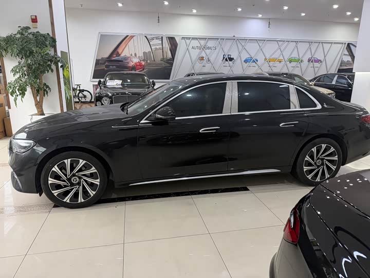 Фото 3 - Mercedes-Benz E-Class