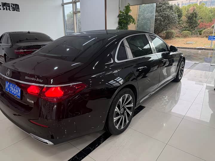 Фото 7 - Mercedes-Benz E-Class