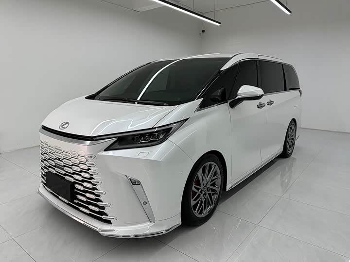 Фото 1 - Lexus LM