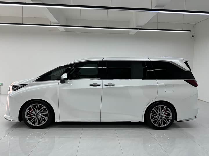 Фото 4 - Lexus LM