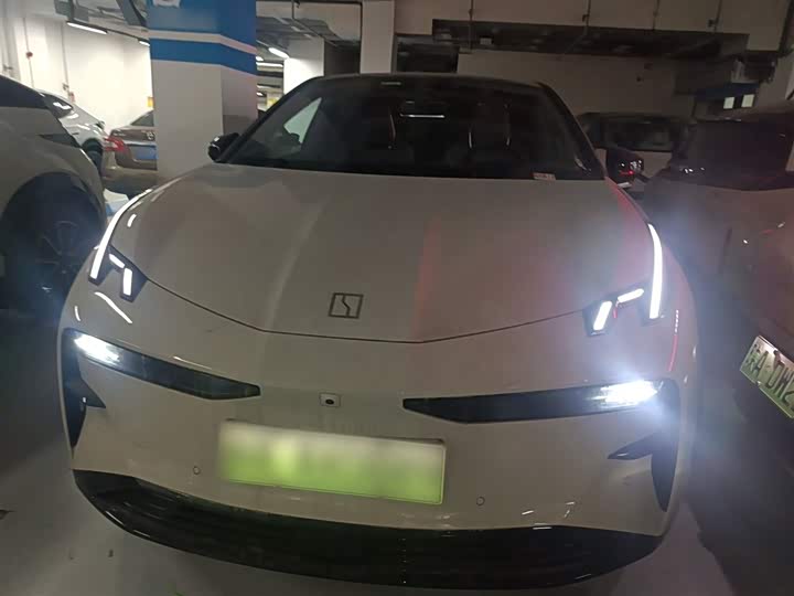 Фото 3 - Zeekr X