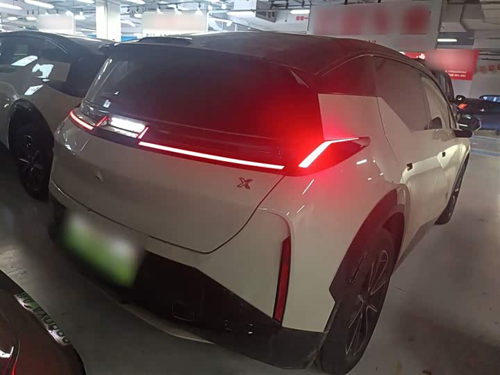 Фото 7 - Zeekr X