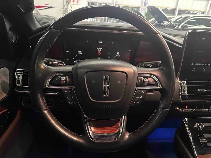 Фото 8 - Lincoln Navigator