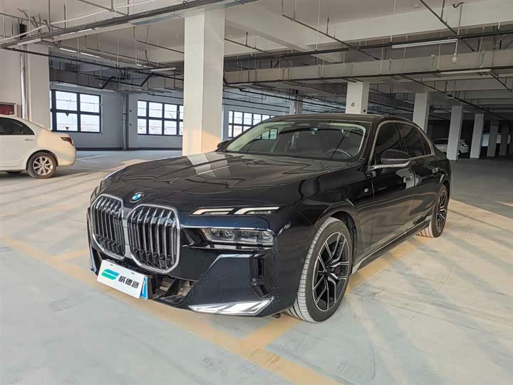 Фото 1 - BMW 7 Series