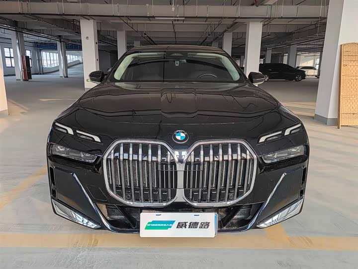 Фото 2 - BMW 7 Series