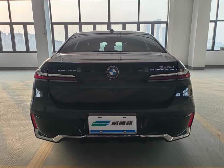 Фото 5 - BMW 7 Series