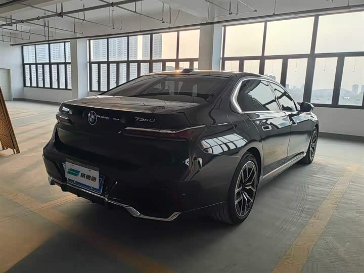 Фото 6 - BMW 7 Series