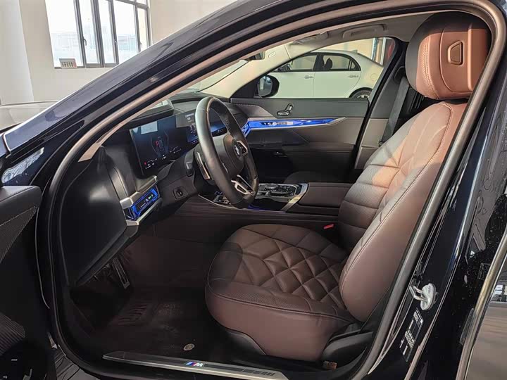 Фото 8 - BMW 7 Series