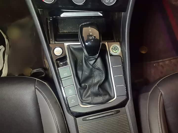 Фото 7 - Volkswagen Sagitar L