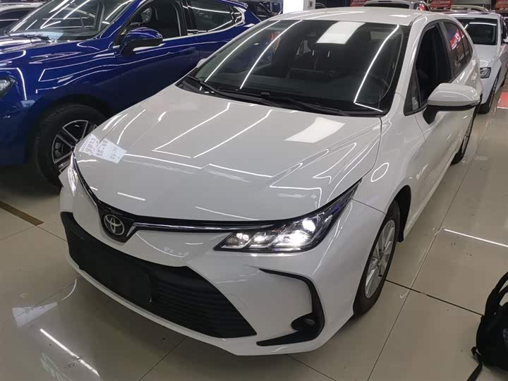 Фото 2 - Toyota Corolla