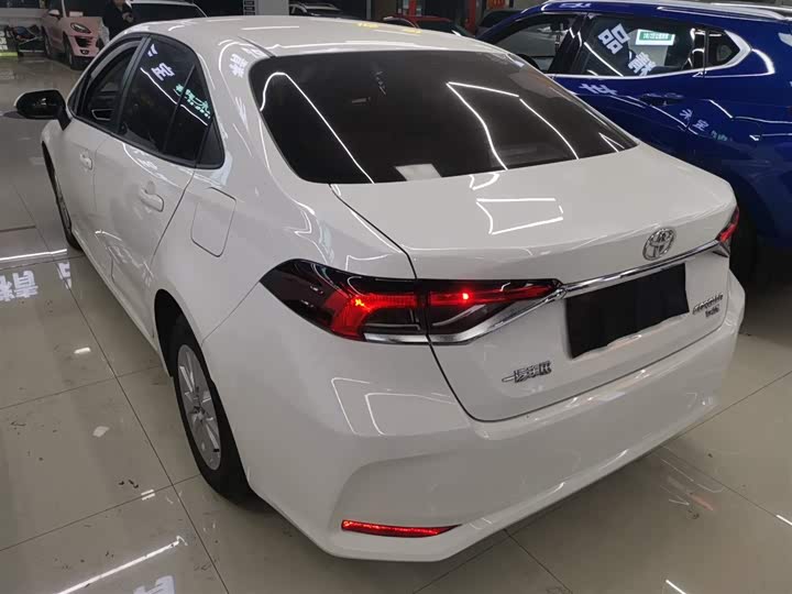 Фото 5 - Toyota Corolla