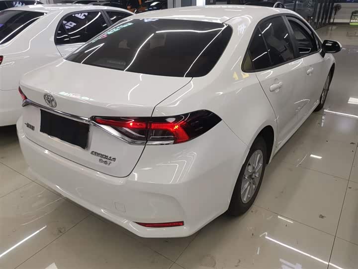 Фото 7 - Toyota Corolla