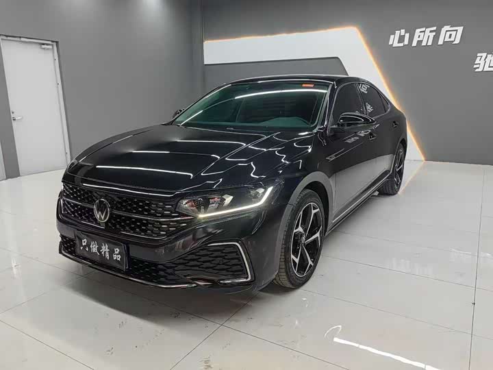 Фото 1 - Volkswagen Passat