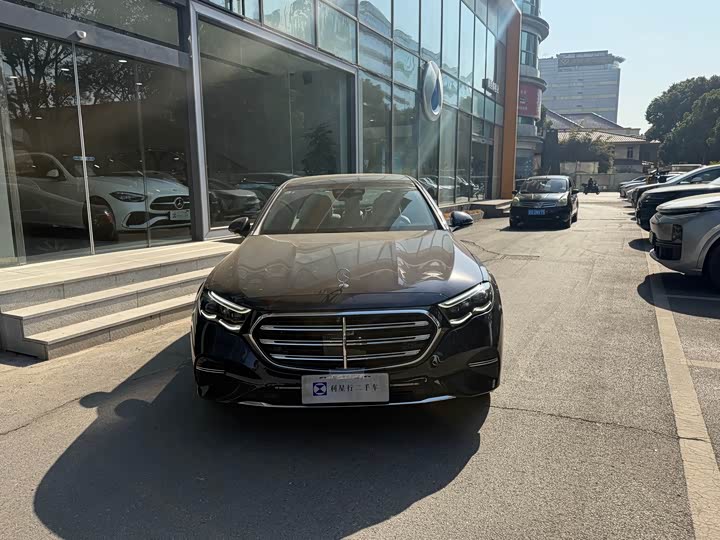 Фото 2 - Mercedes-Benz E-Class