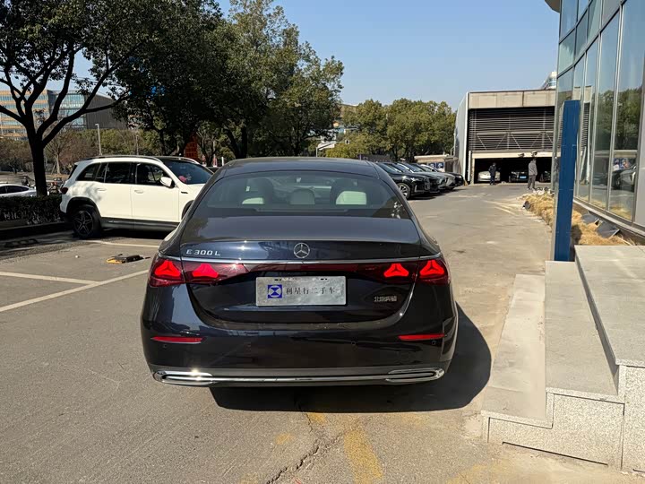 Фото 4 - Mercedes-Benz E-Class