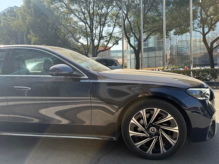 Фото 6 - Mercedes-Benz E-Class