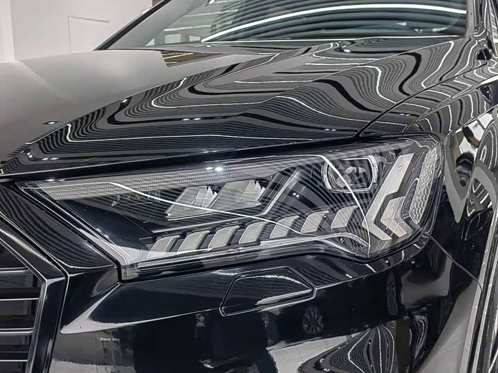 Фото 6 - Audi Q7