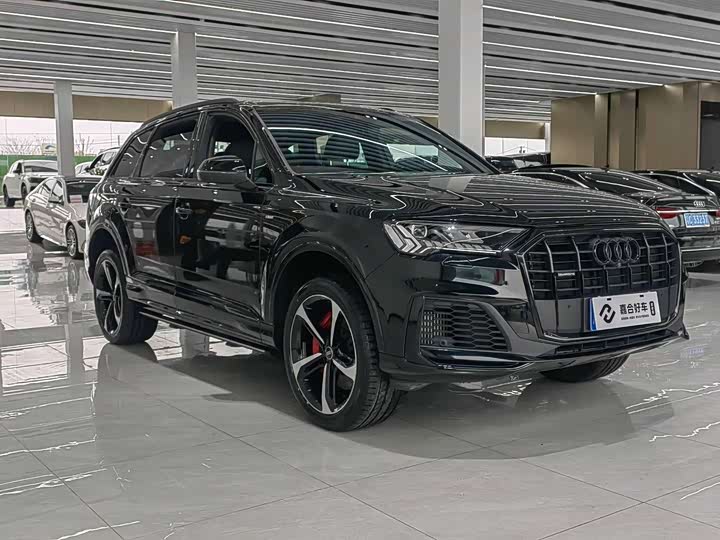 Фото 8 - Audi Q7