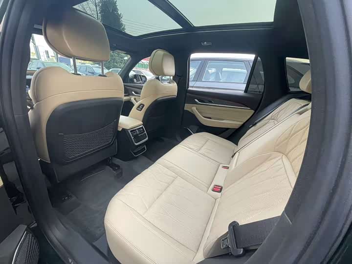 Фото 7 - Geely Monjaro