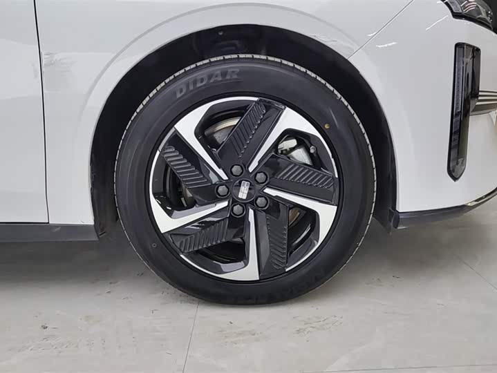 Фото 6 - Geely Galaxy L6