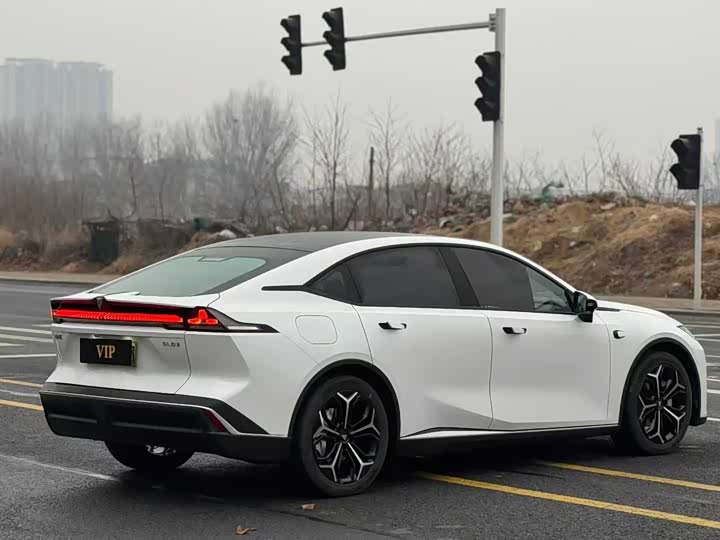 Фото 9 - Changan Deepal SL03