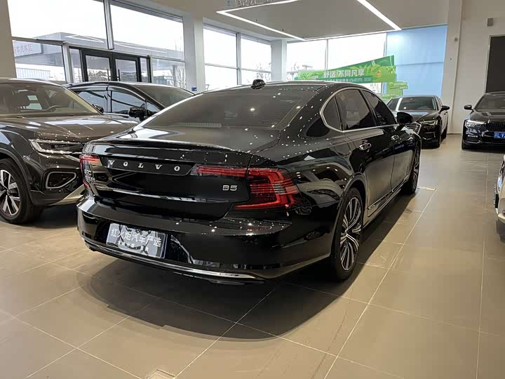 Фото 4 - Volvo S90