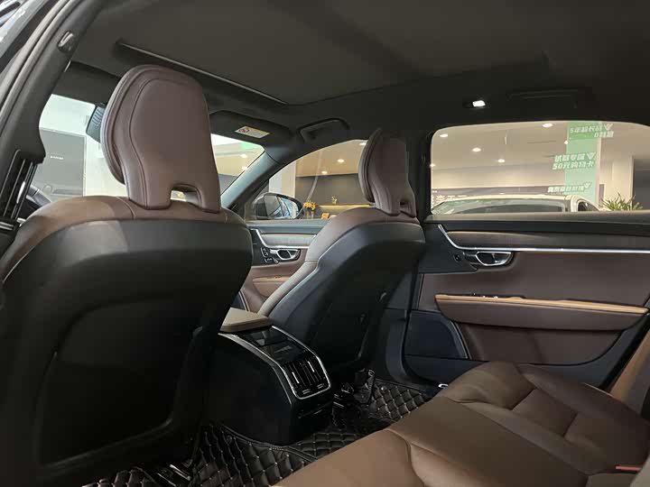 Фото 8 - Volvo S90