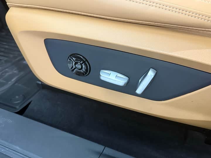 Фото 8 - LiXiang One