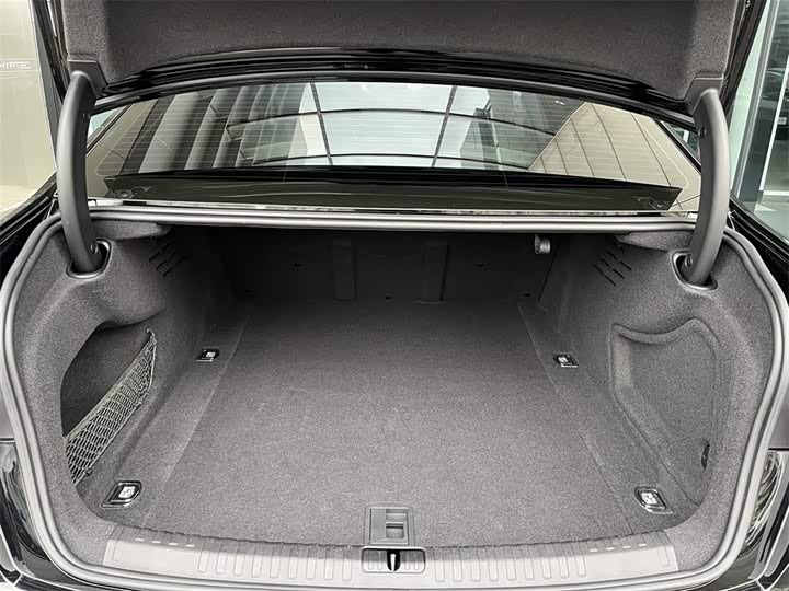 Фото 9 - Audi A6L