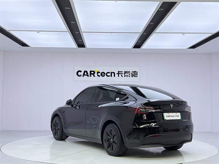 Фото 3 - Tesla Model Y