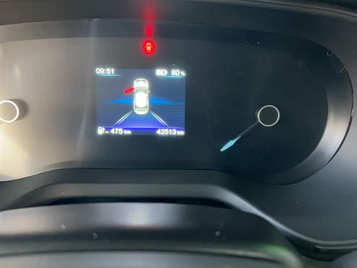 Фото 3 - Hongqi E-QM5