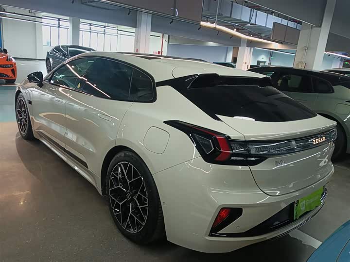 Фото 4 - Zeekr 001