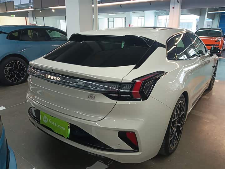 Фото 6 - Zeekr 001