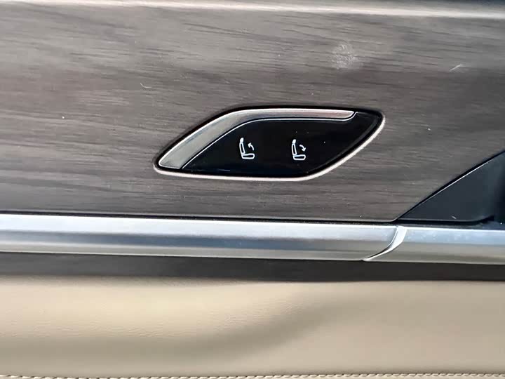 Фото 9 - Geely Monjaro