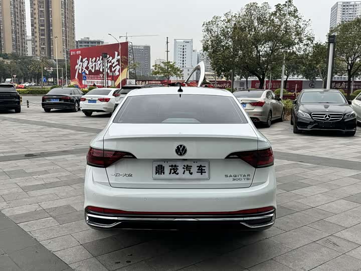 Фото 3 - Volkswagen Sagitar L