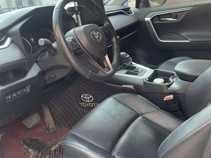 Фото 4 - Toyota Wildlander