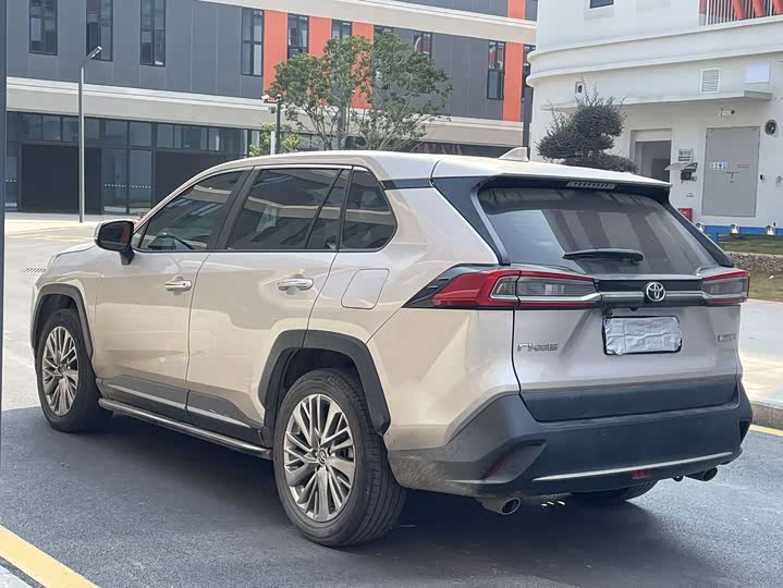 Фото 7 - Toyota Wildlander