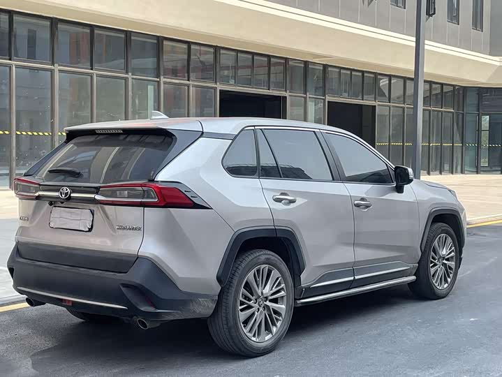 Фото 9 - Toyota Wildlander