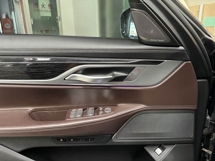 Фото 4 - BMW 7 Series