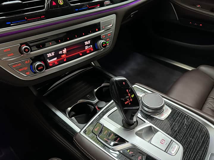 Фото 6 - BMW 7 Series