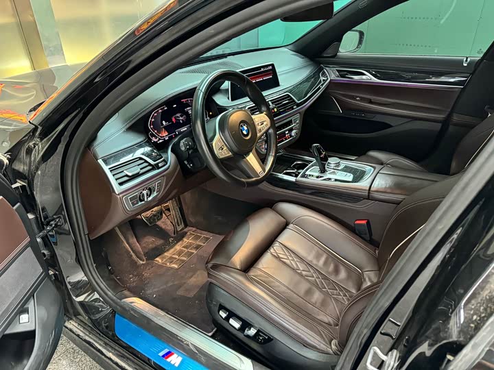Фото 9 - BMW 7 Series