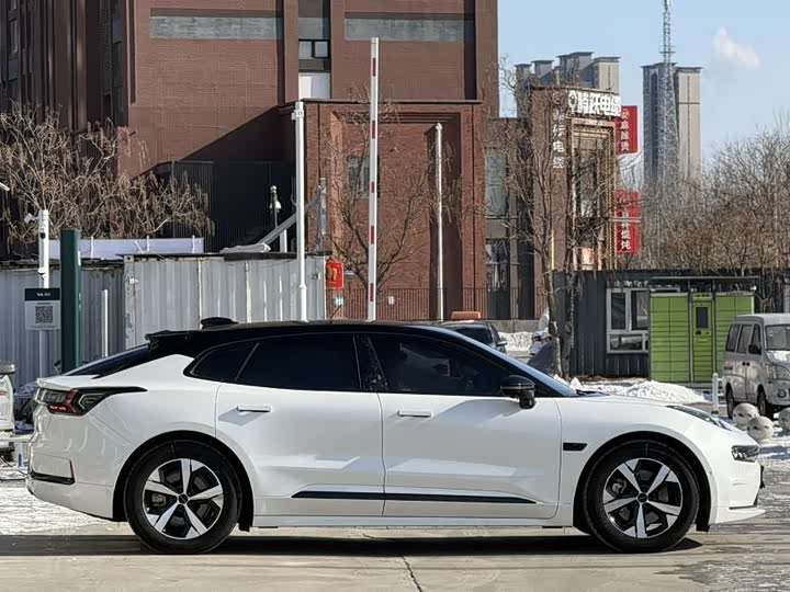 Фото 4 - Zeekr 001