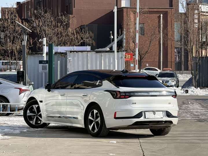 Фото 6 - Zeekr 001