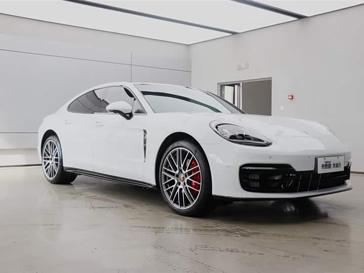 Фото 1 - Porsche Panamera