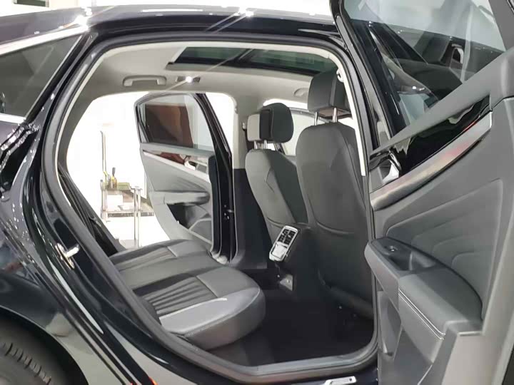 Фото 7 - Volkswagen Passat